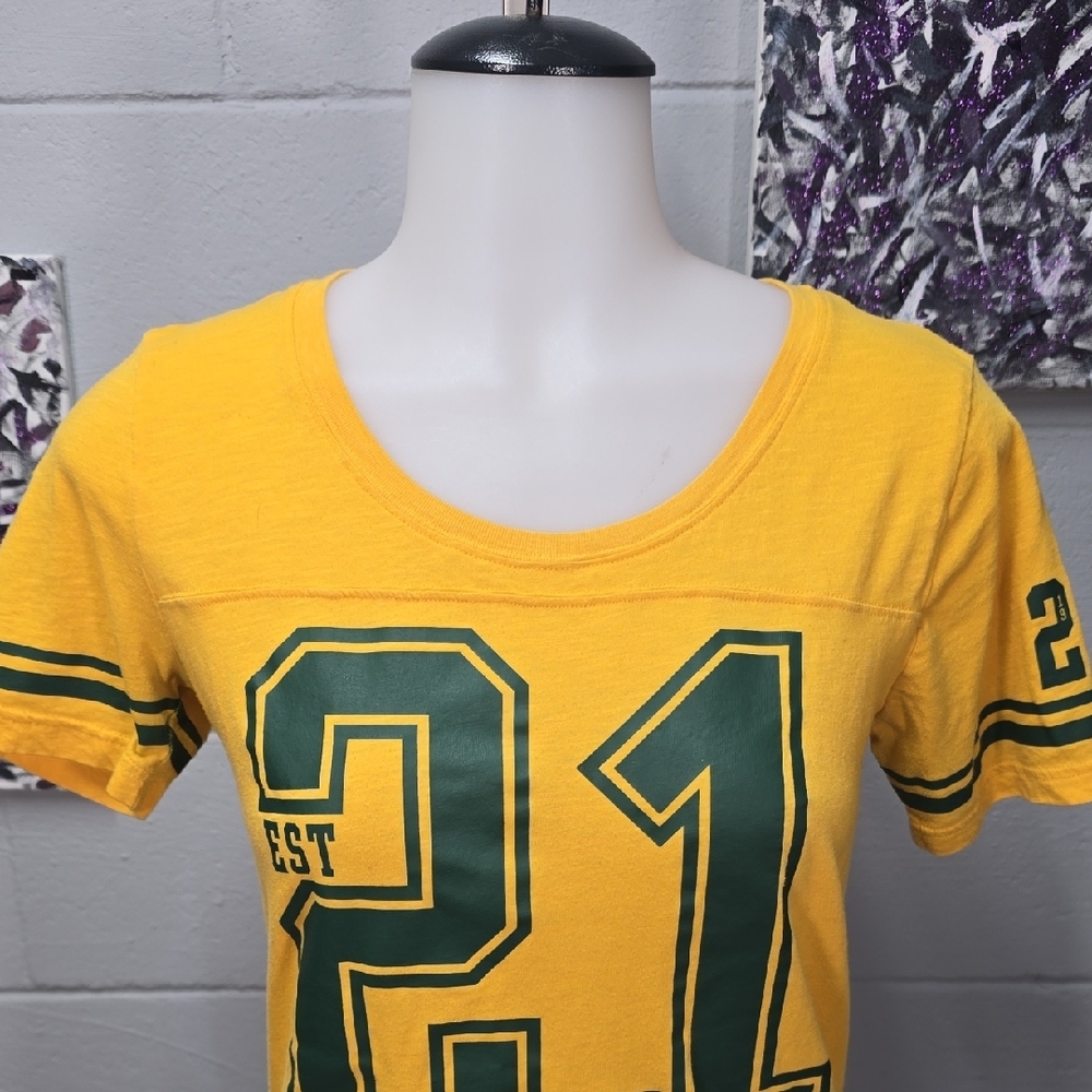 PINK Victoria's Secret Greenbay Packer Graphic Tee - Picture 3 of 16